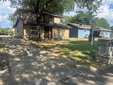 Welcome to 910 NE 31st St in Grand Prairie, TX This beautifully - photo 5