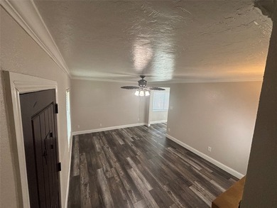 Welcome to 910 NE 31st St in Grand Prairie, TX This beautifully - photo 6