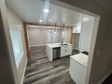 Welcome to 910 NE 31st St in Grand Prairie, TX This beautifully - photo 8