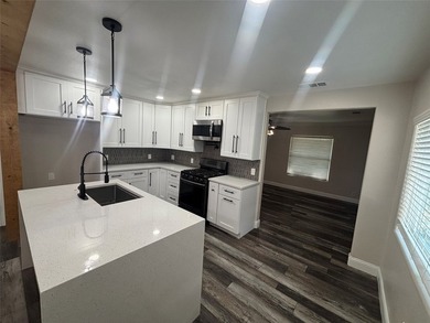 Welcome to 910 NE 31st St in Grand Prairie, TX This beautifully - photo 9