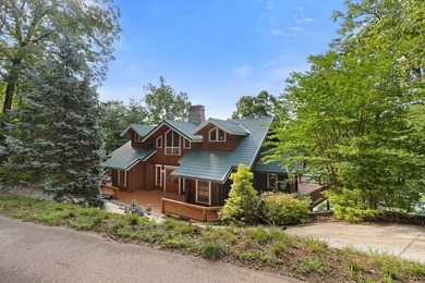 Exquisite Lakefront Log Retreat on Lake Santeetlah. Discover the - photo 2
