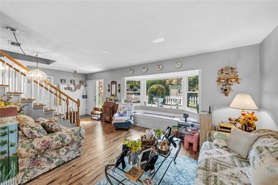 Tucked away on beautiful Lake Weir, this charming gated - photo 4