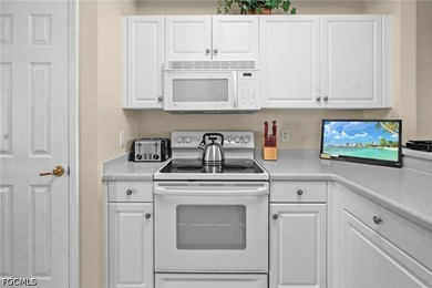 Check out this freshly painted super convenient first floor 2 - photo 8