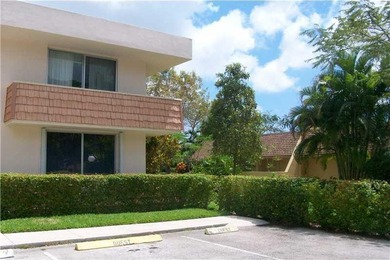 Stunning corner garden apartment completely updated, partially - photo 1
