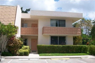 Stunning corner garden apartment completely updated, partially - photo 2