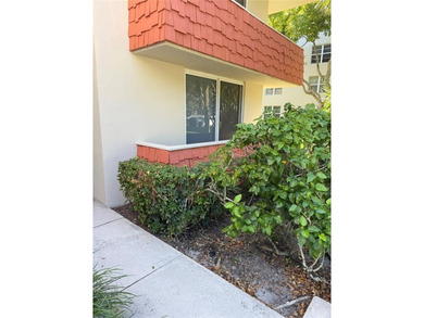 Stunning corner garden apartment completely updated, partially - photo 3