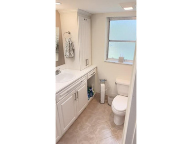 Stunning corner garden apartment completely updated, partially - photo 7