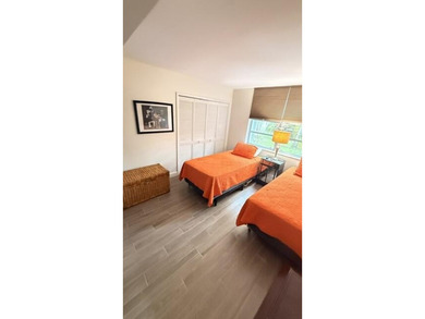 Stunning corner garden apartment completely updated, partially - photo 9