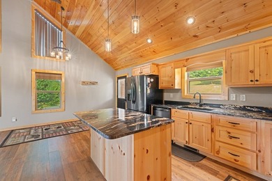 MOUNTAIN CABIN - Beautiful home offering open concept with - photo 4