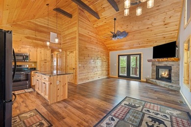 MOUNTAIN CABIN - Beautiful home offering open concept with - photo 10