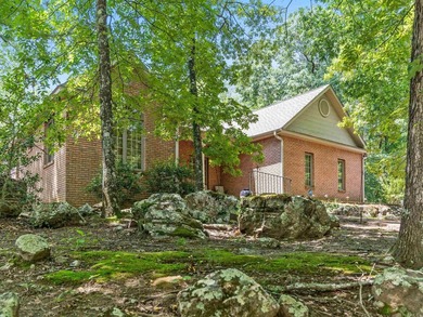 Perched at over 1,000 feet in elevation, this beautiful home - photo 6