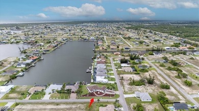 1/2 Acre, pool corner house, boat lift on, very Hight front - photo 4