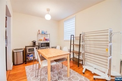 Commuter's delight!...Bright and spacious one bedroom unit in - photo 5