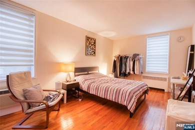 Commuter's delight!...Bright and spacious one bedroom unit in - photo 7