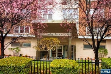 Commuter's delight!...Bright and spacious one bedroom unit in - photo 9