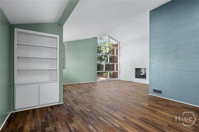 A Mid-Century home in Midtown is available for purchase, a 2 - photo 12