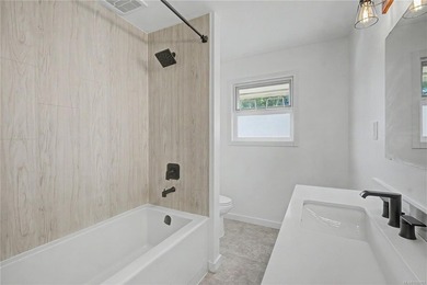 Family home, centrally located on a beautiful 0.25-acre lot just - photo 19