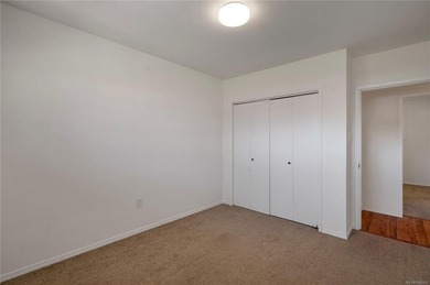 Family home, centrally located on a beautiful 0.25-acre lot just - photo 22