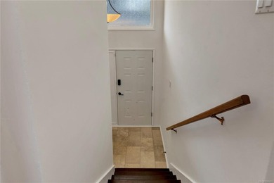 Family home, centrally located on a beautiful 0.25-acre lot just - photo 26