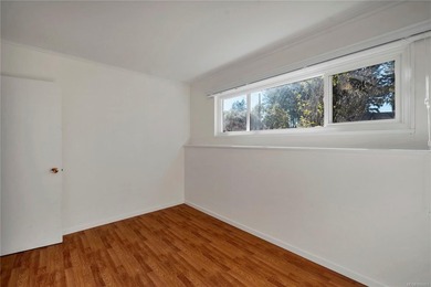 Family home, centrally located on a beautiful 0.25-acre lot just - photo 30
