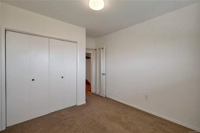 Family home, centrally located on a beautiful 0.25-acre lot just - photo 31