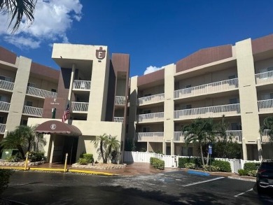 Lake Condo For Sale in Tamarac, Florida