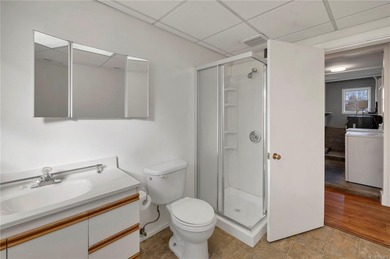 Family home, centrally located on a beautiful 0.25-acre lot just - photo 35