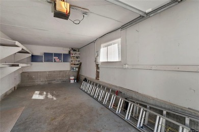 Family home, centrally located on a beautiful 0.25-acre lot just - photo 37