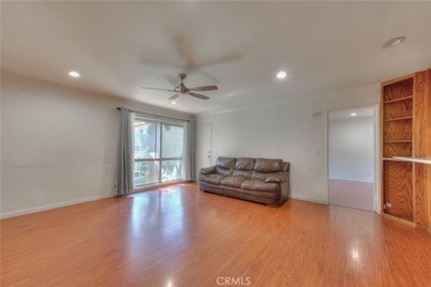 Beautiful 3-bedroom, 2-bath condo featuring an open floor plan - photo 8