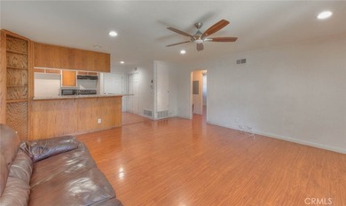 Beautiful 3-bedroom, 2-bath condo featuring an open floor plan - photo 10