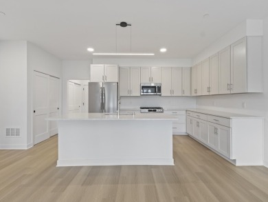 This home is located in one of Oak Creek's finest communities - photo 2