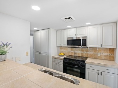 Exceptional third floor unit overlooking the Guadalupe River and - photo 10