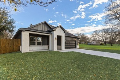 Eagle Mountain Lake Home For Sale in Newark Texas