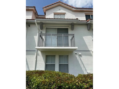BEAUTIFUL 3 LEVEL TOWN HOME, OVERLOOKING A TRANQUIL LAKE, 2 - photo 1