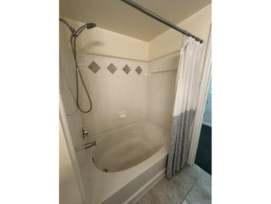 BEAUTIFUL 3 LEVEL TOWN HOME, OVERLOOKING A TRANQUIL LAKE, 2 - photo 5