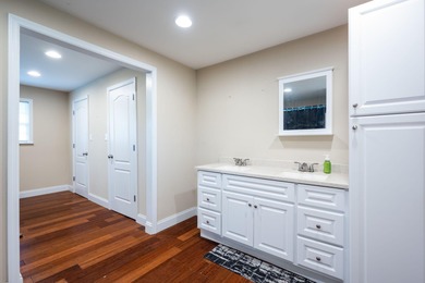 This cozy one level home offers easy living with an open layout - photo 12