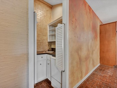 Beautiful custom home in prestigious Crown Colony Subdivision - photo 21