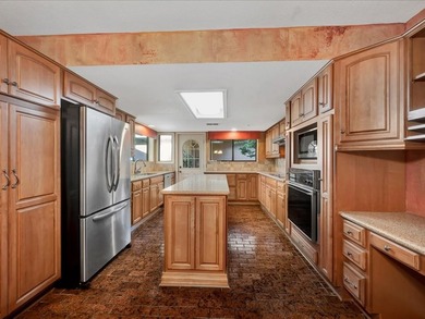 Beautiful custom home in prestigious Crown Colony Subdivision - photo 23