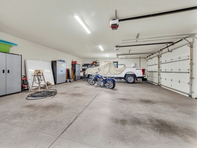 Welcome to this beautifully crafted single-level custom home in - photo 10