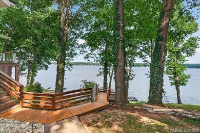 COMPLETELY RENOVATED FULLY FURNISHED 3 BEDROOM+1 UNDESIGNATED - photo 38
