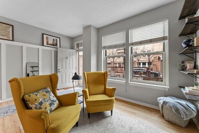Rare North Loop townhome-style condo with private entry and - photo 9