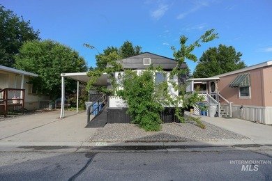 Welcome to Shenandoah Estates, a gated 55+ community offering - photo 44
