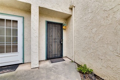Welcome to this beautifully maintained townhome offering comfort - photo 3