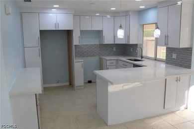 Fully Renovated & Move-In Ready! 3 Bedrooms 2 Bathrooms Double - photo 3