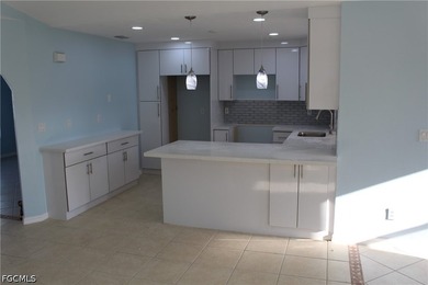 Fully Renovated & Move-In Ready! 3 Bedrooms 2 Bathrooms Double - photo 5