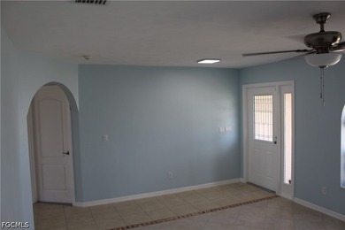 Fully Renovated & Move-In Ready! 3 Bedrooms 2 Bathrooms Double - photo 7