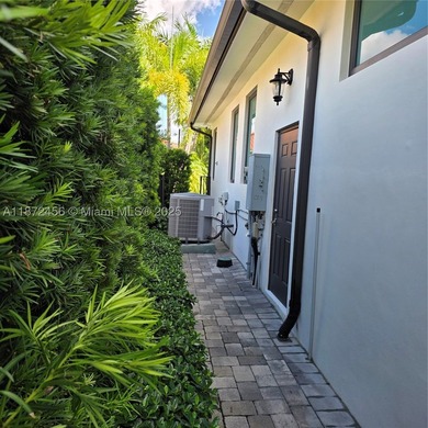 ***Stunning one-story custom-built residence, designed with - photo 19
