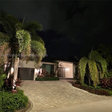 ***Stunning one-story custom-built residence, designed with - photo 20