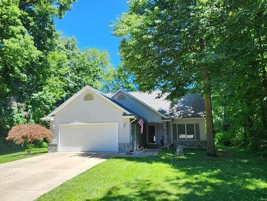 Well maintained home, located in South Shore Green at the end of - photo 5