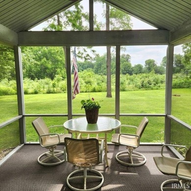 Well maintained home, located in South Shore Green at the end of - photo 6